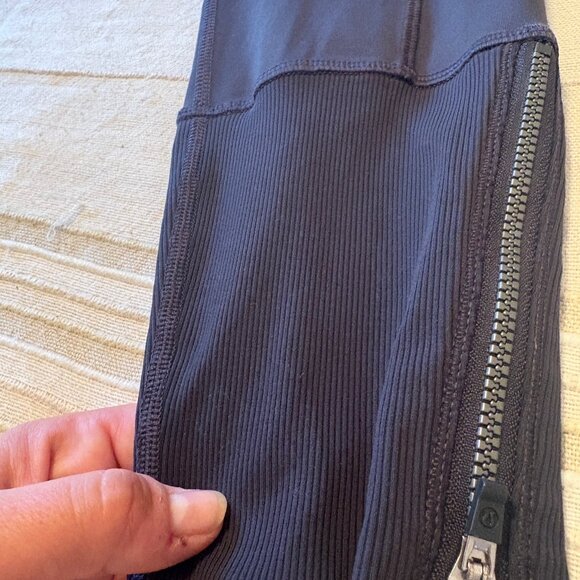 Lululemon 7/8 Leggings w/ Ribbed Zip Ankles + Multiple Pockets | Heather Grey | - Picture 4 of 10